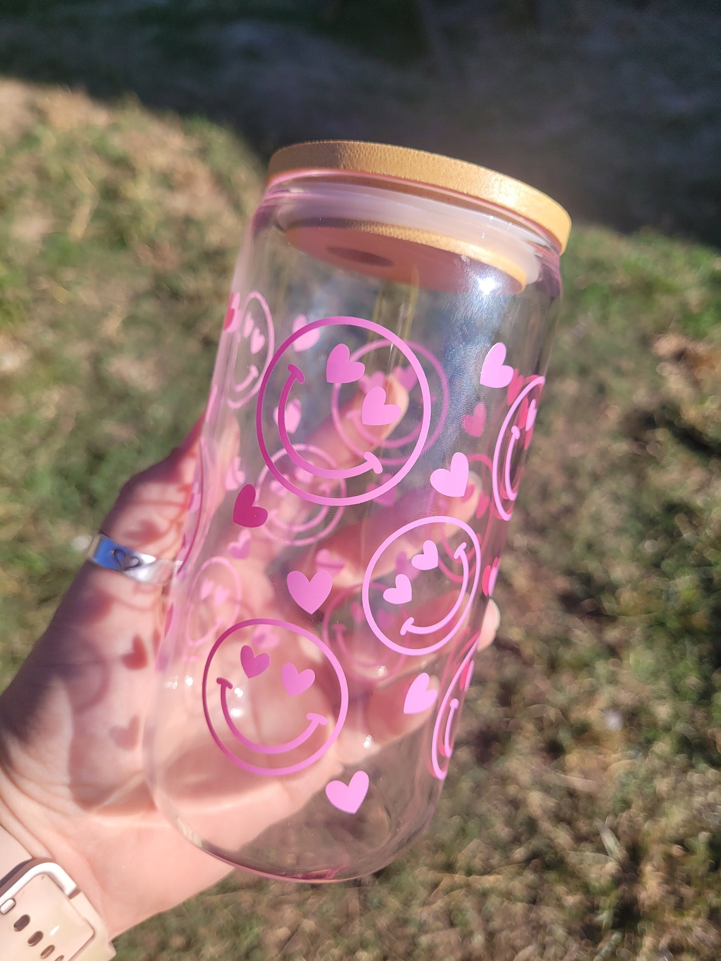 Love-y Dove-y Glass Cup (Heart Eye Smiley) - 16 oz